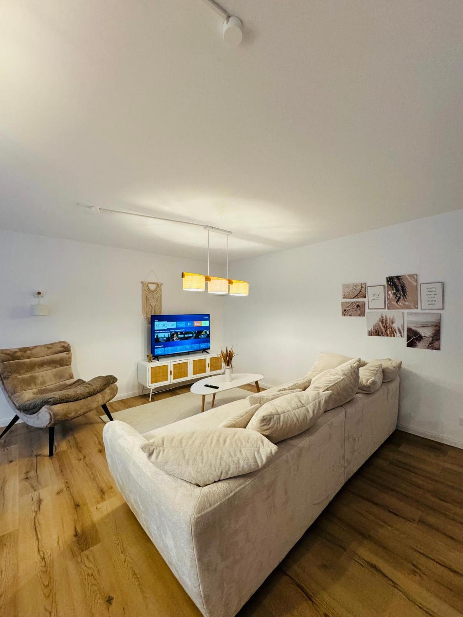 Charmante In -ihr Perfektes Zuhause Am Meer! Terasse, Parken & Strand! W1 * Scharbeutz